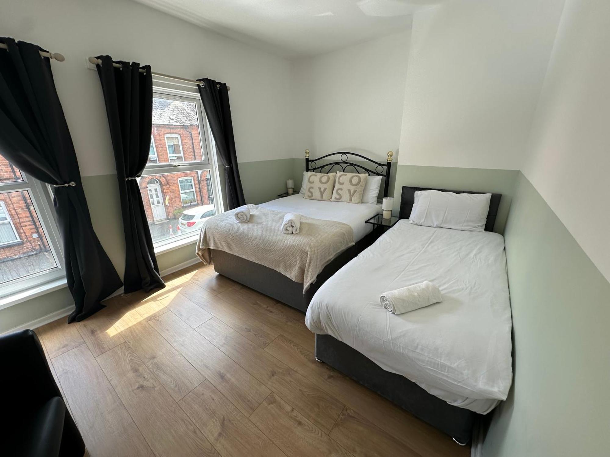 2Br City Side House Белфаст Екстериор снимка